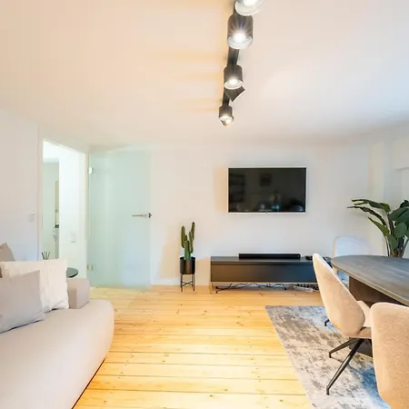 Geraeumiges In Zentraler Lage Potsdams * Poczdam