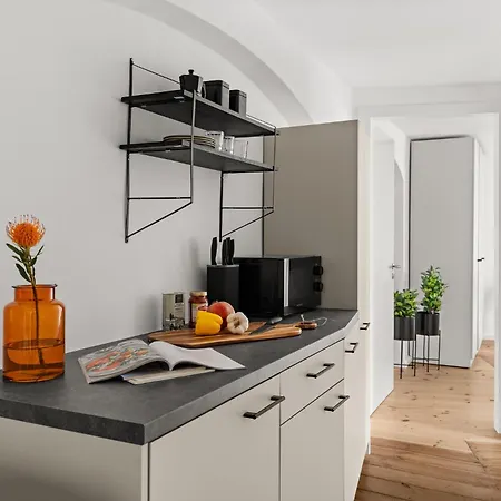 Geraeumiges In Zentraler Lage Potsdams بوتسدام