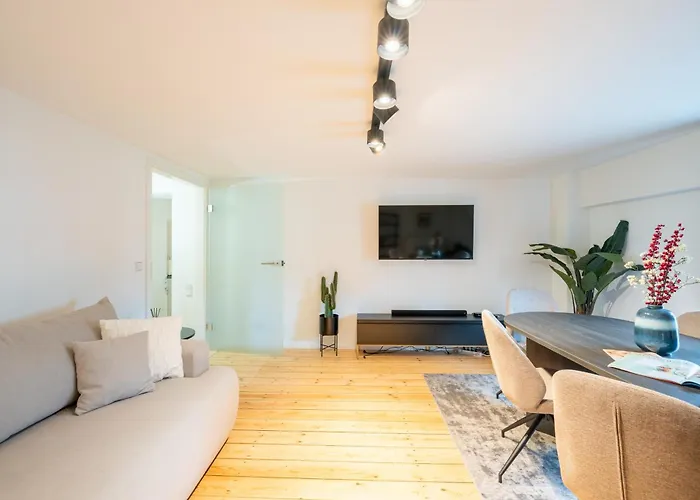 Geraeumiges In Zentraler Lage Potsdams * Потсдам