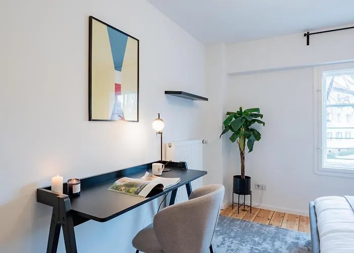 Geraeumiges In Zentraler Lage Potsdams * Потсдам